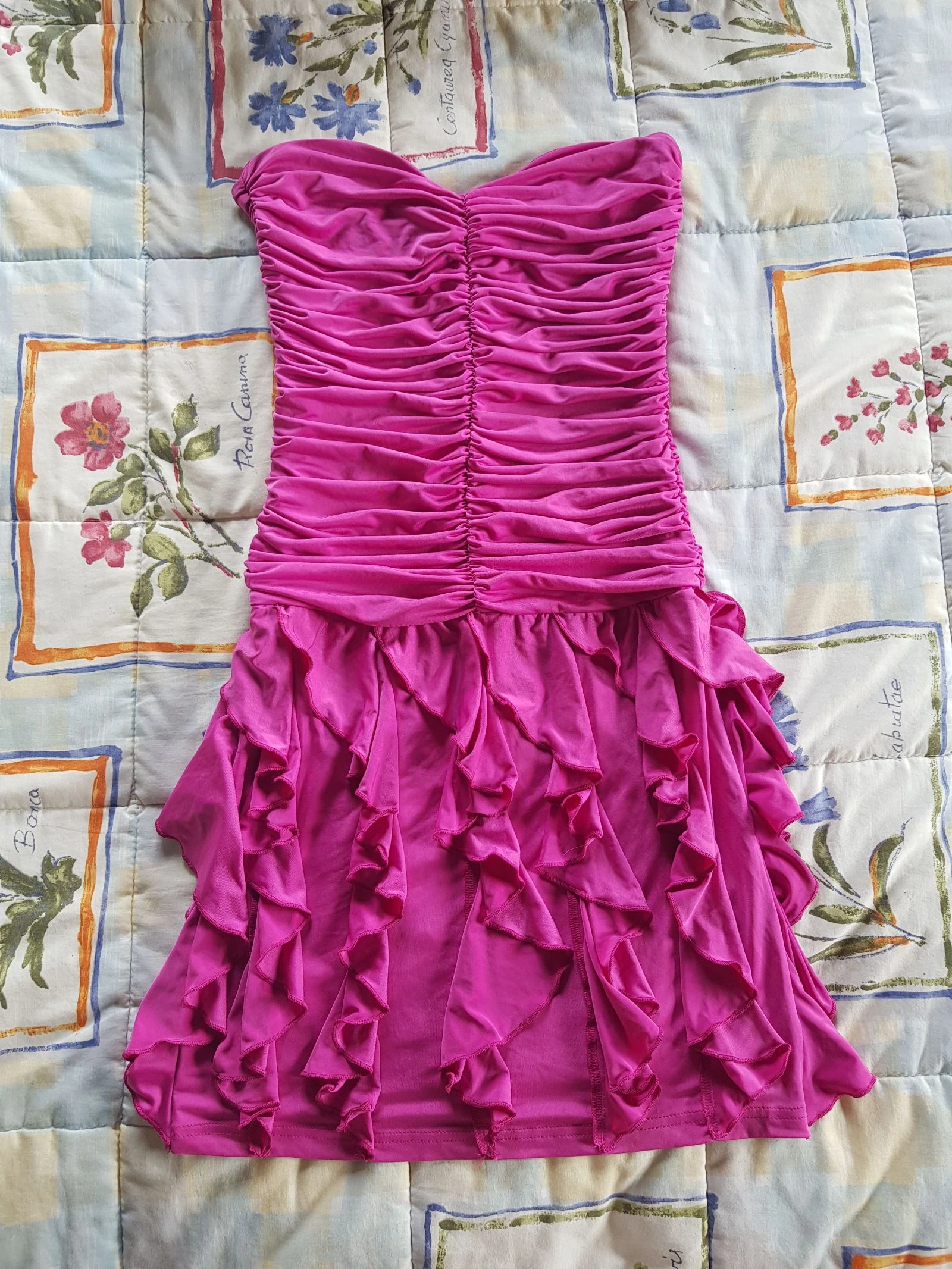 Robe courte bustier moulante avec volants Morgan